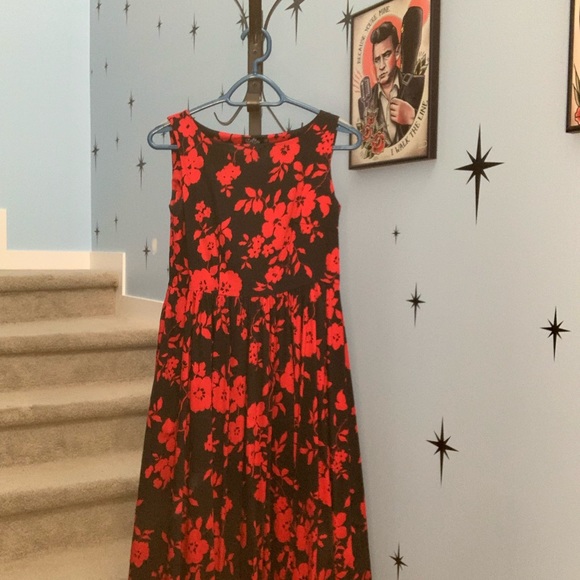 Dolly and Dottie red and black flowered pinup vintage style swing dress - Picture 6 of 7